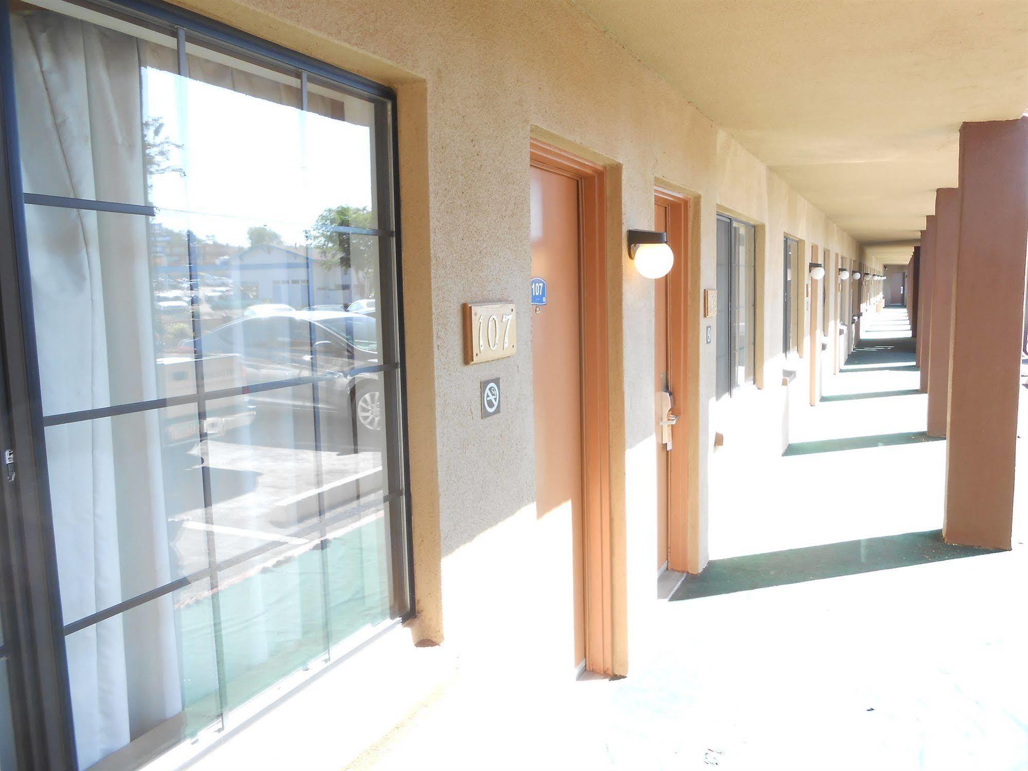 Howard Johnson By Wyndham Flagstaff University West Exterior foto