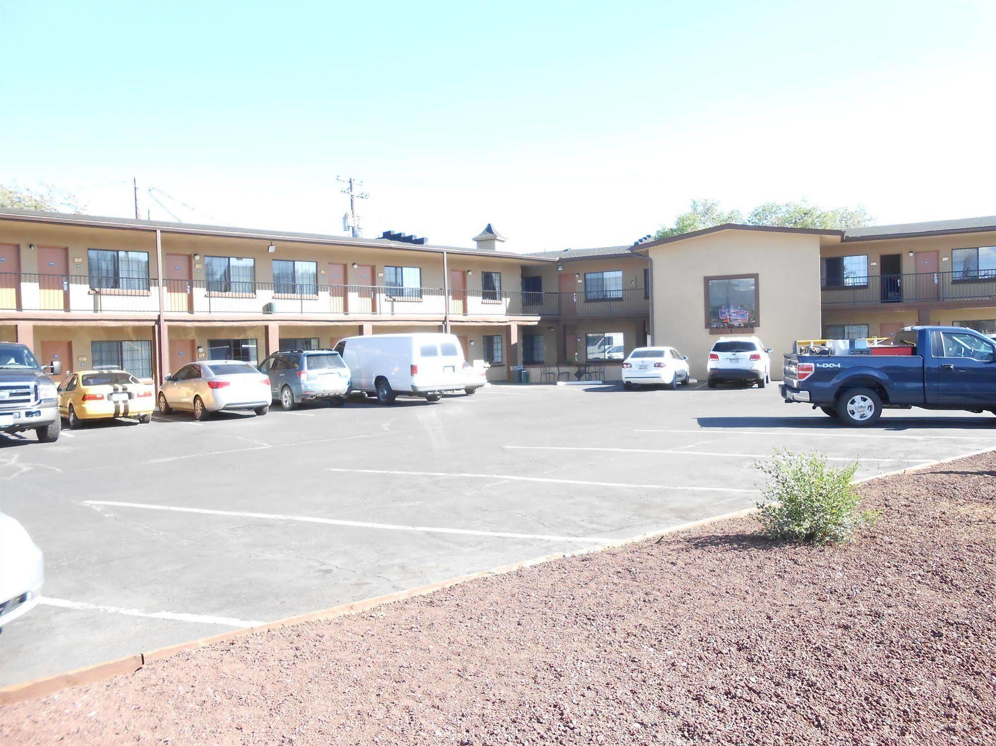 Howard Johnson By Wyndham Flagstaff University West Exterior foto